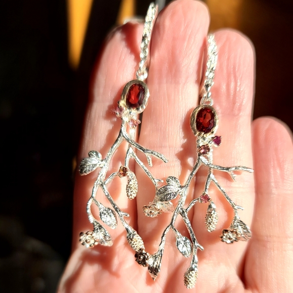 Gorgeous deep red Garnets & little red Tourmaline pinecone branch earrings - Picture 5 of 7
